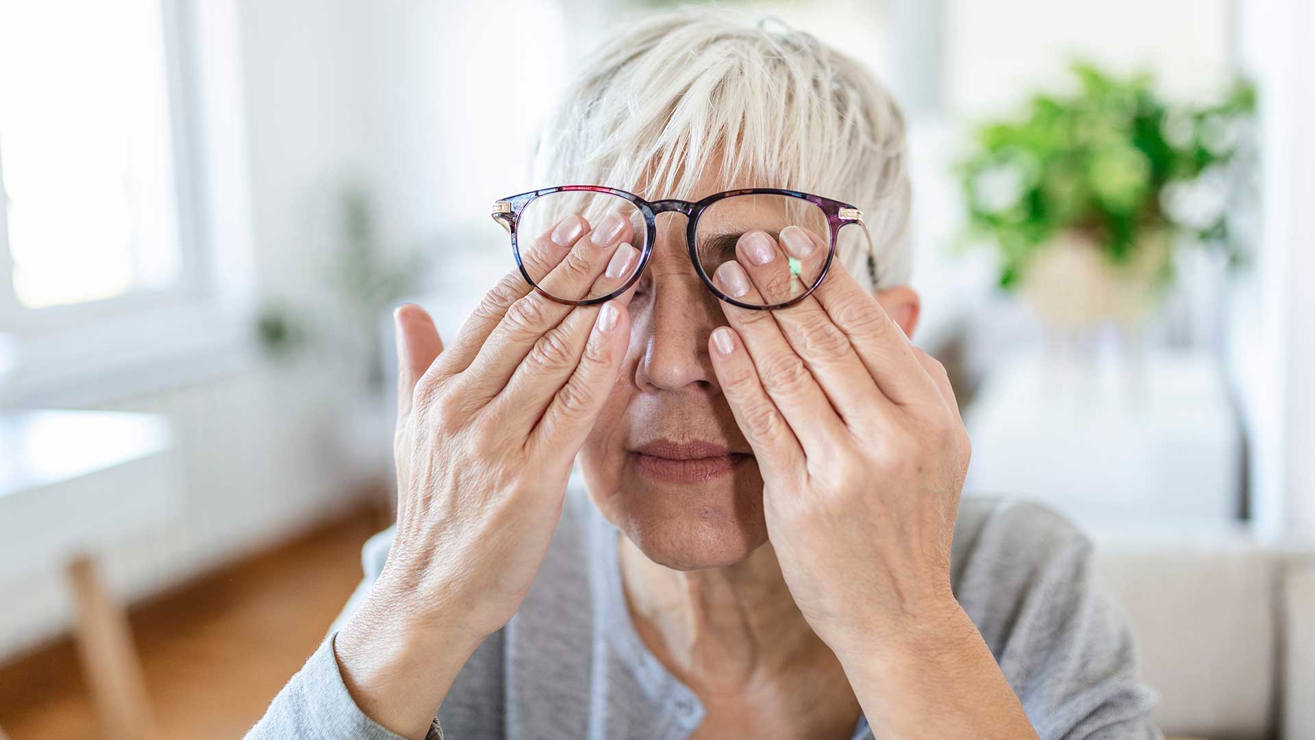 Signs of Macular Degeneration: What You Need to Know