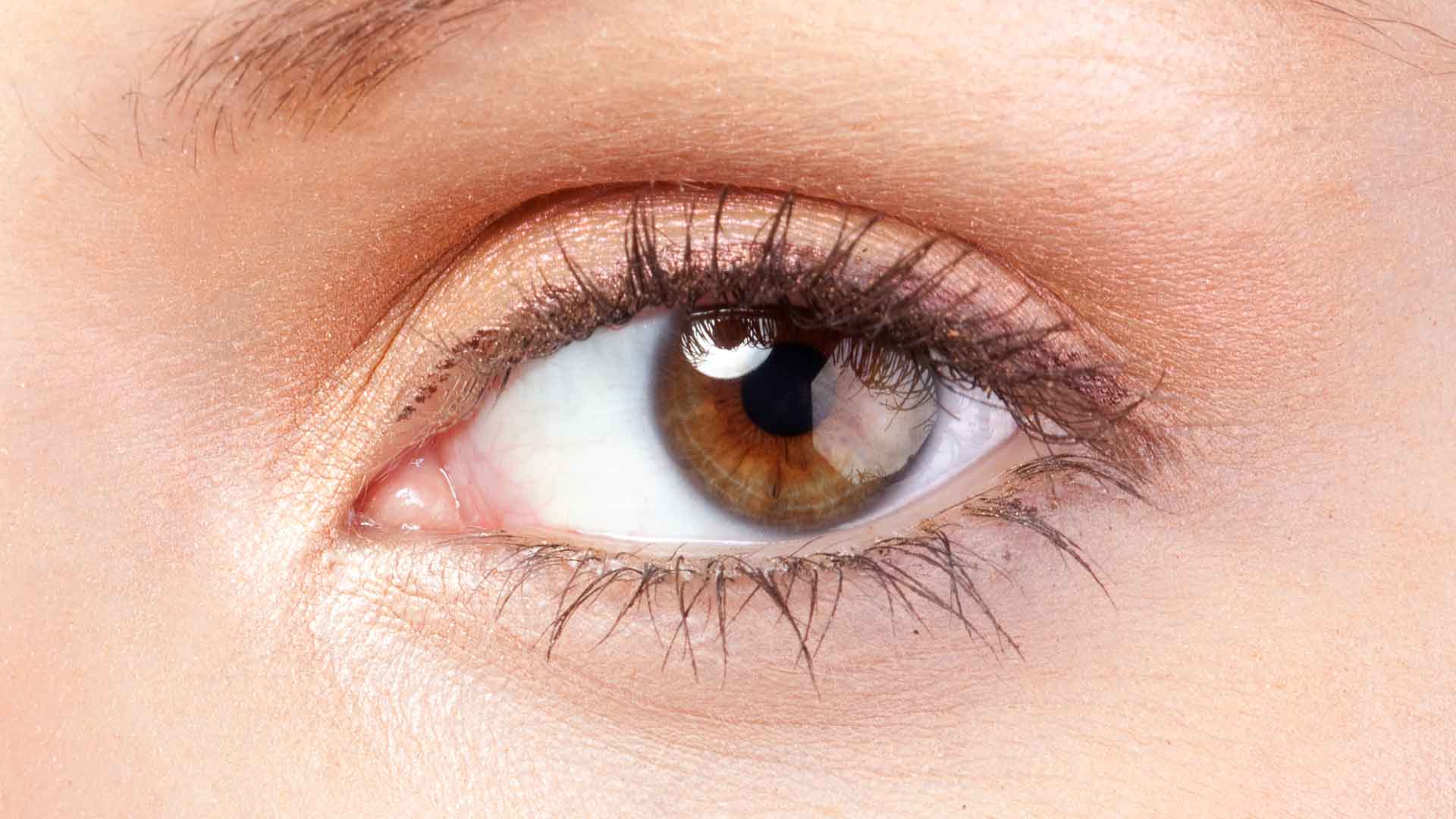 Tips for Brighter and Whiter Eyes: A Natural Approach